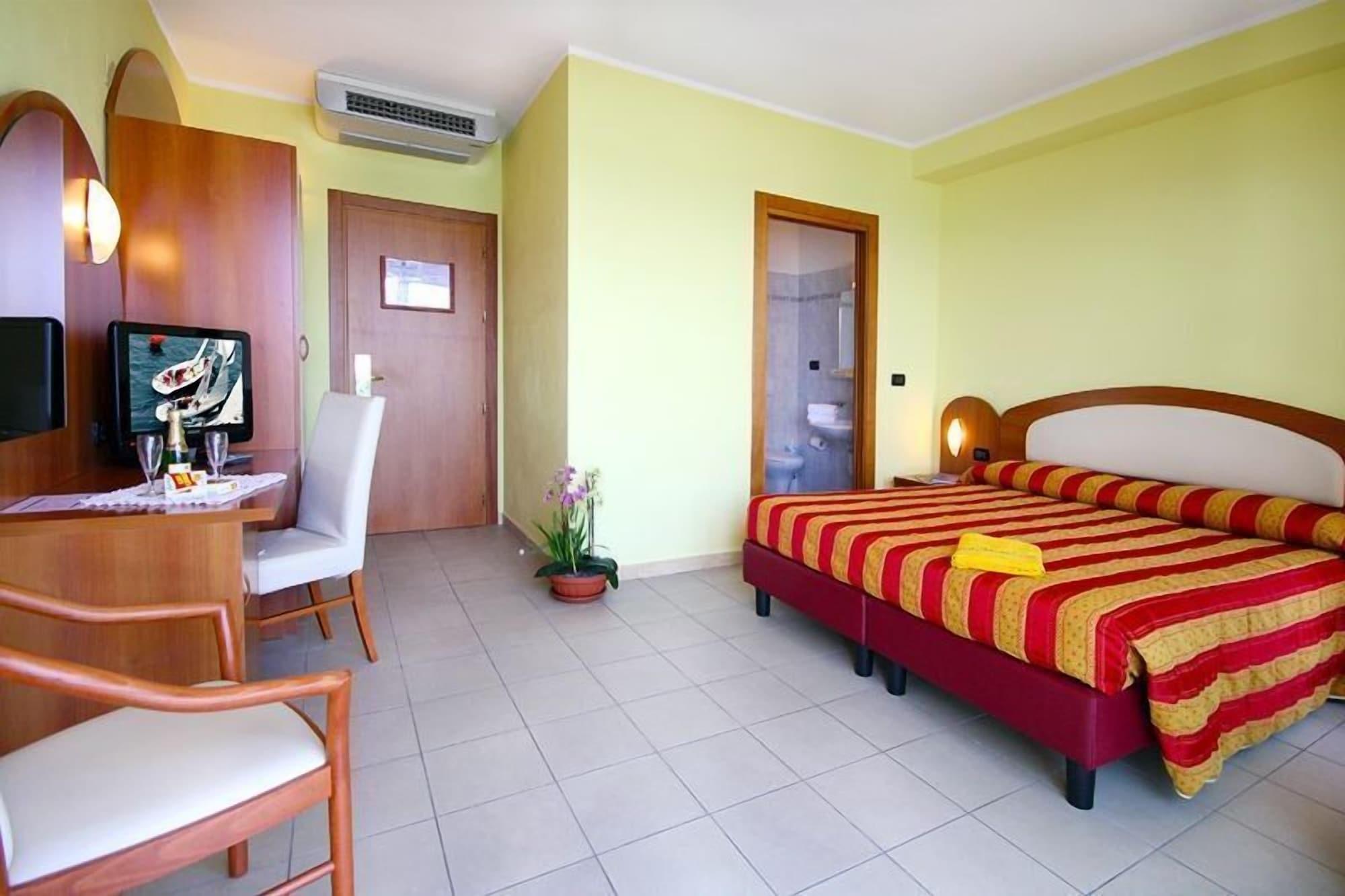 Piccolo Hotel Диано-Марина Экстерьер фото