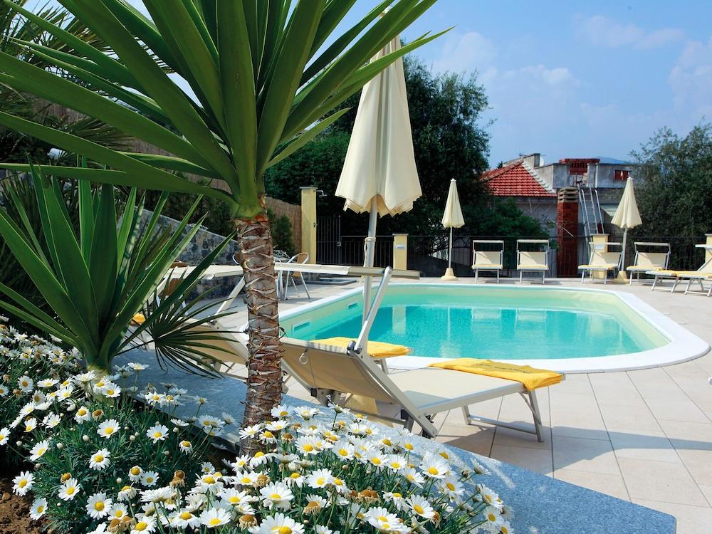 Piccolo Hotel Диано-Марина Экстерьер фото