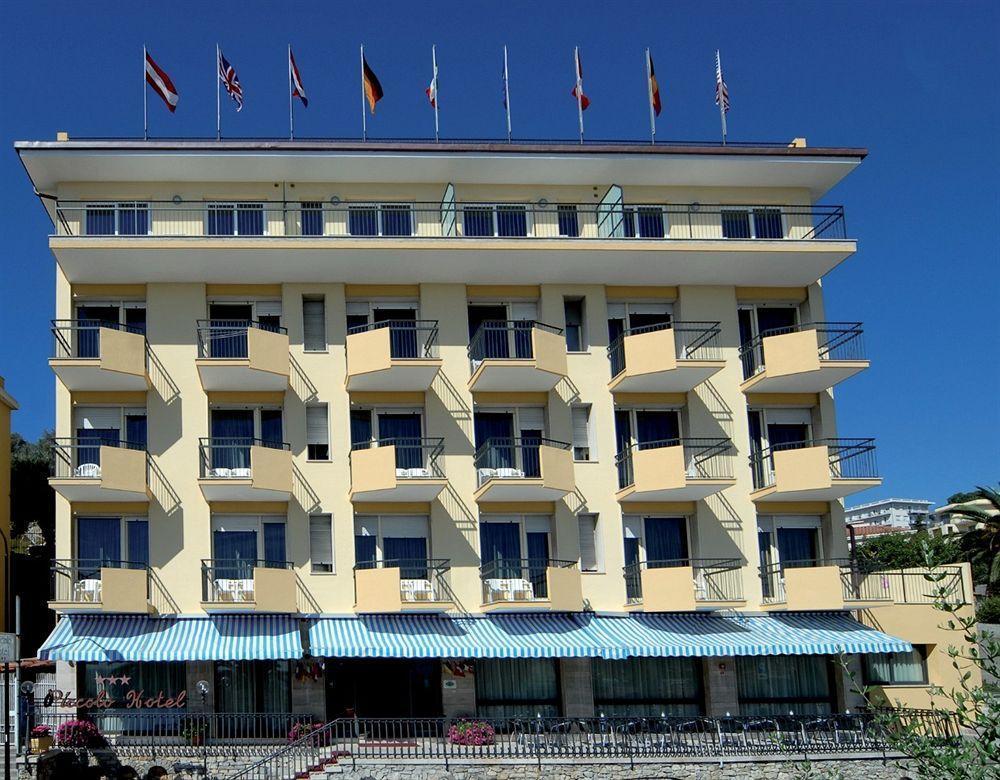 Piccolo Hotel Диано-Марина Экстерьер фото