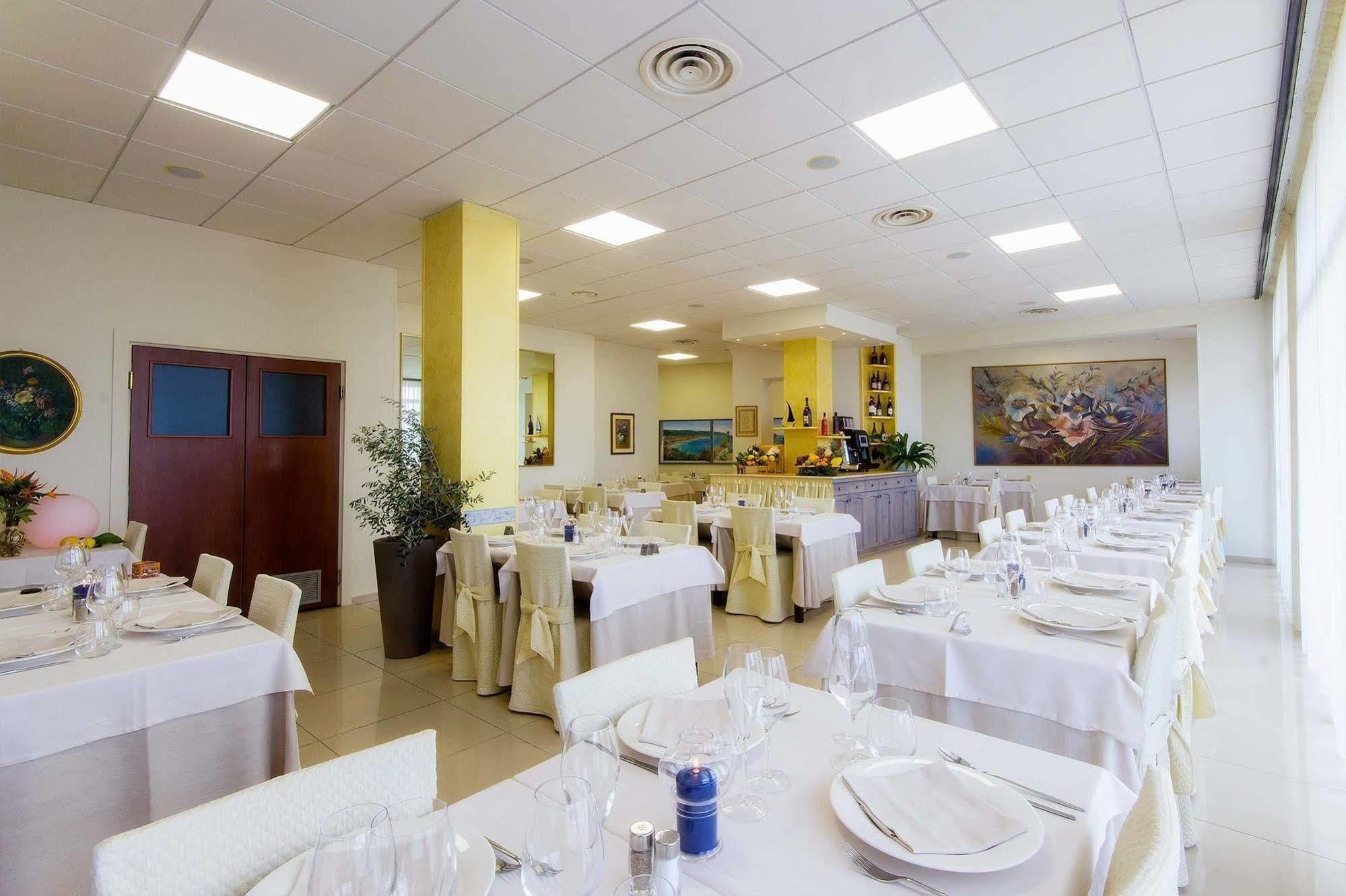 Piccolo Hotel Диано-Марина Экстерьер фото