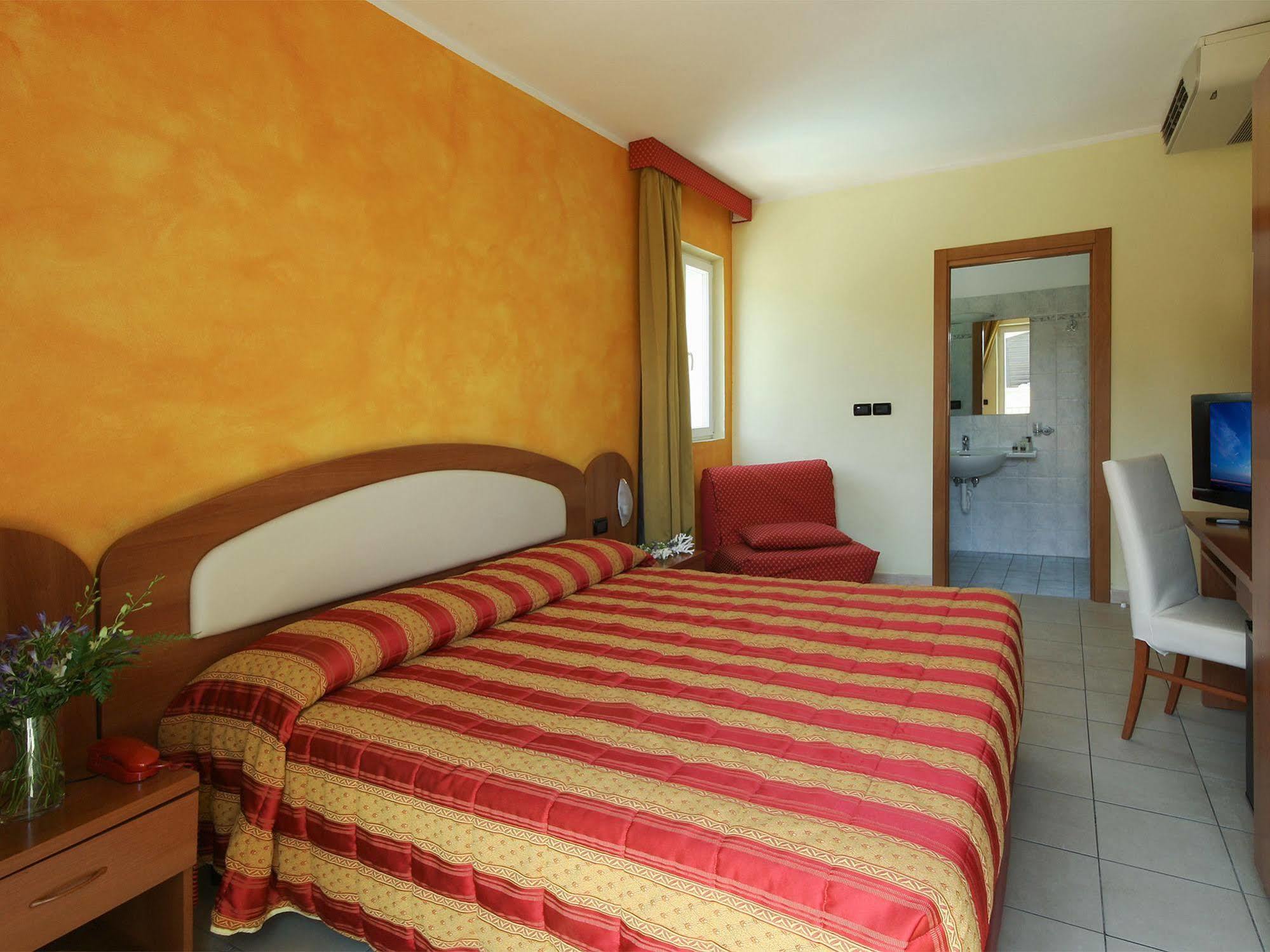 Piccolo Hotel Диано-Марина Экстерьер фото