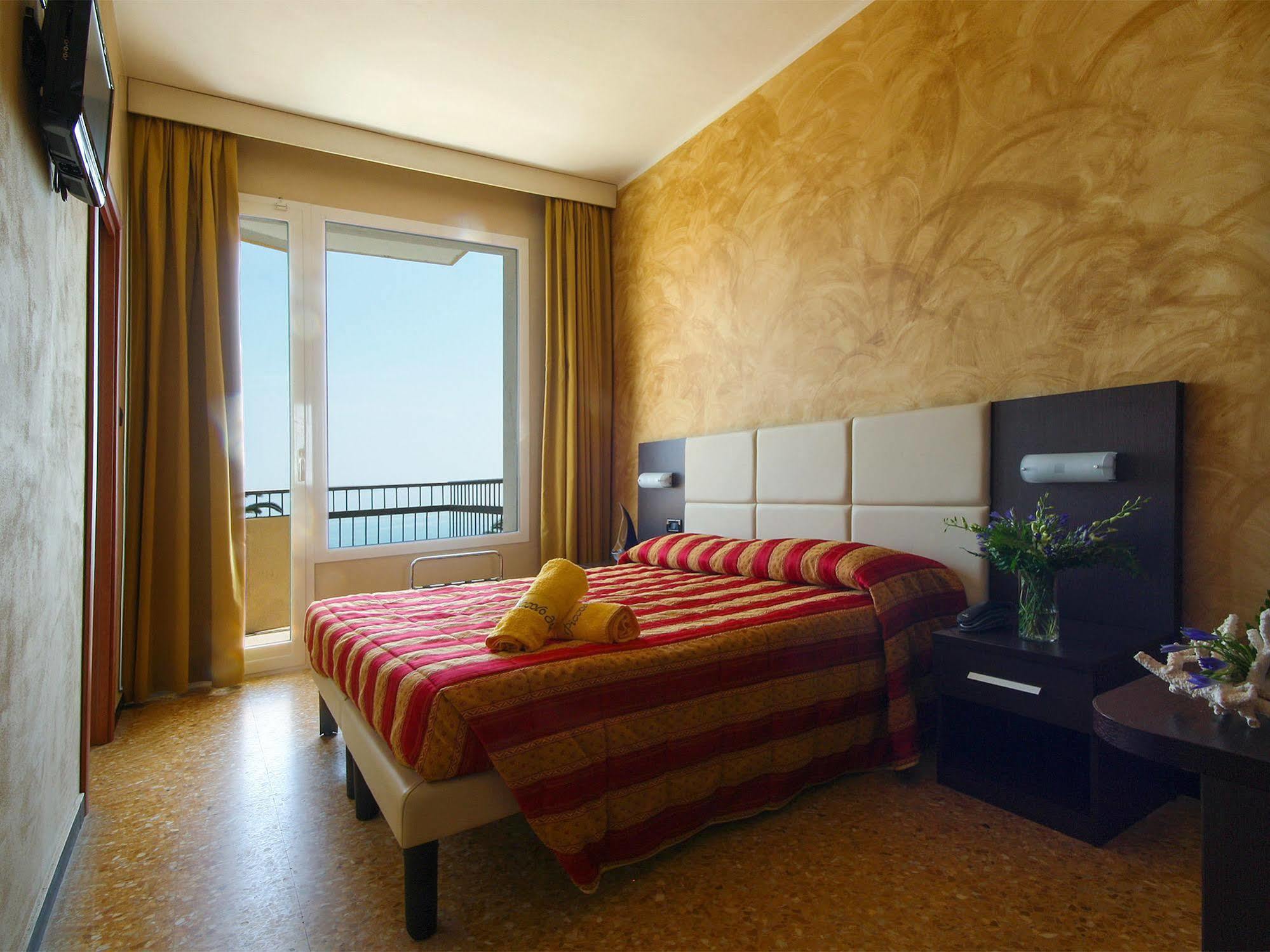 Piccolo Hotel Диано-Марина Экстерьер фото