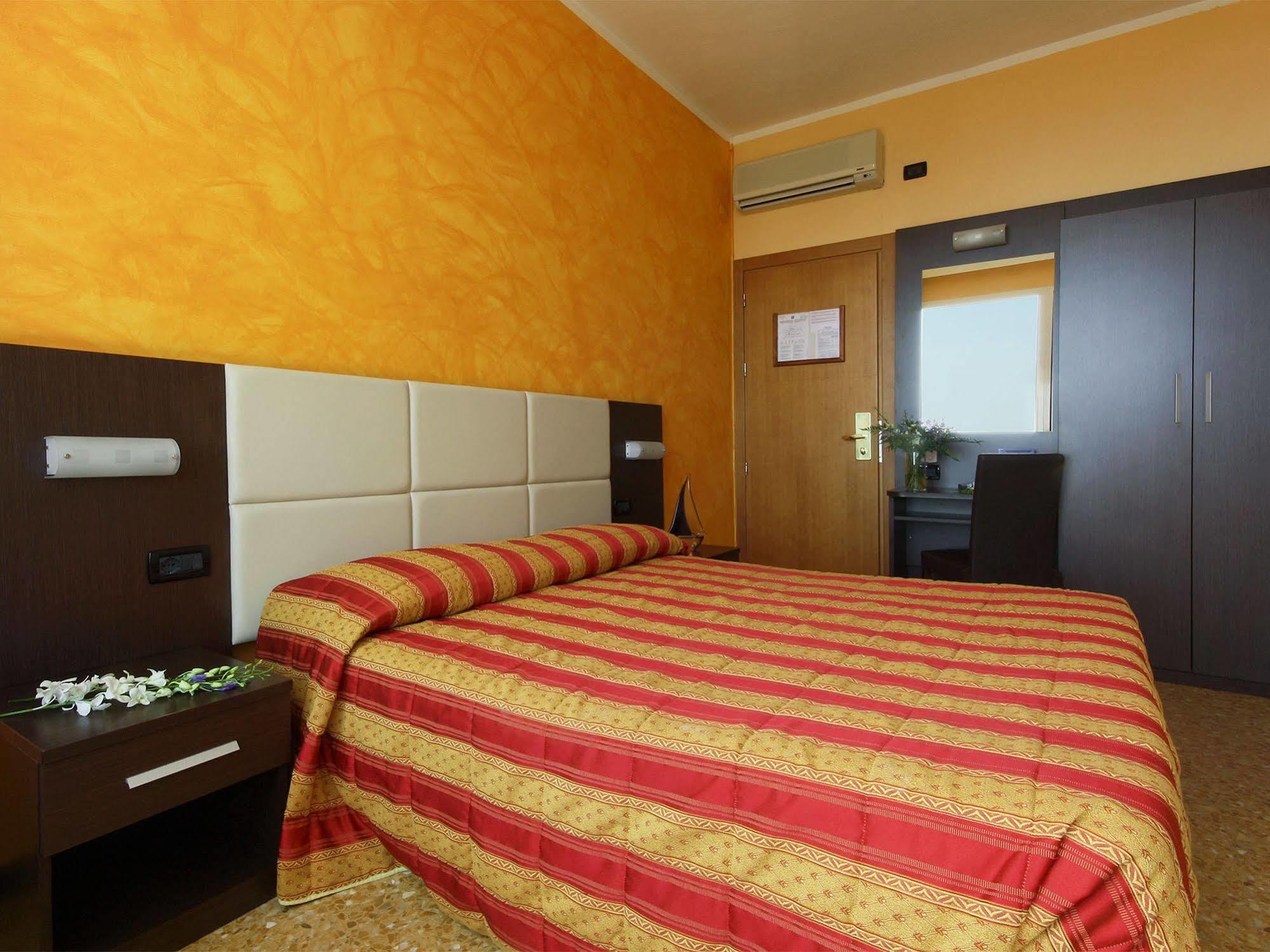 Piccolo Hotel Диано-Марина Экстерьер фото