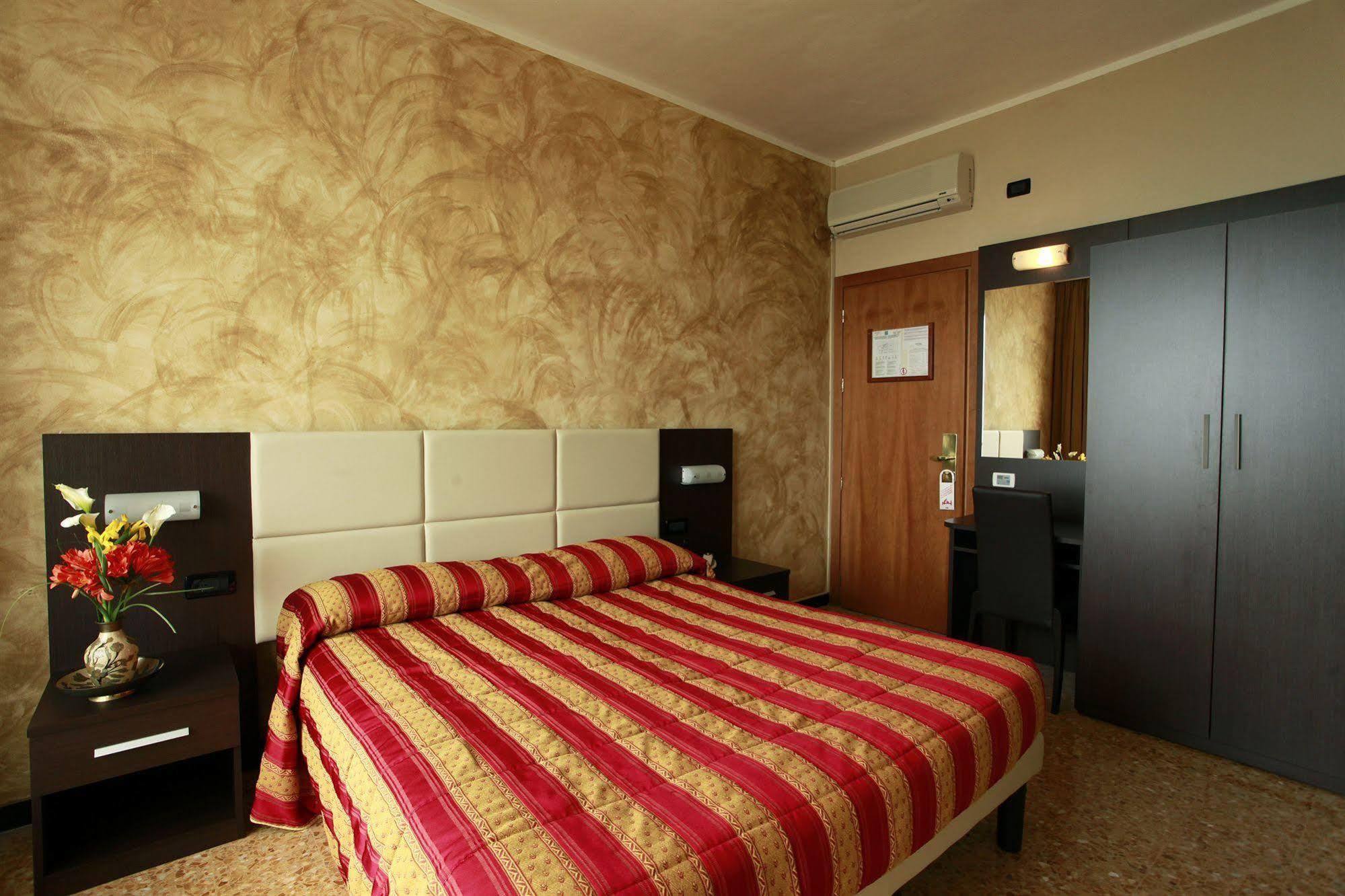 Piccolo Hotel Диано-Марина Экстерьер фото
